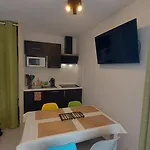 T2, 50m Du Lac, Piscine, Wifi, Jardin Terrasse Sans Vis-a-vis, 1 A 4 Pers *